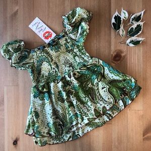 Lipstik NWT Smocked Top